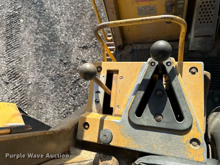 image for item DW2433 1981 Caterpillar 953 track loader