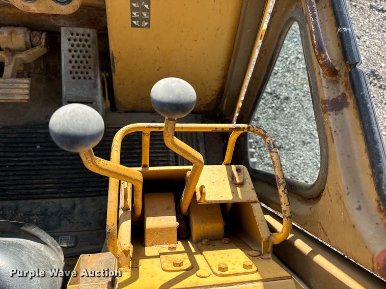 image for item DW2433 1981 Caterpillar 953 track loader