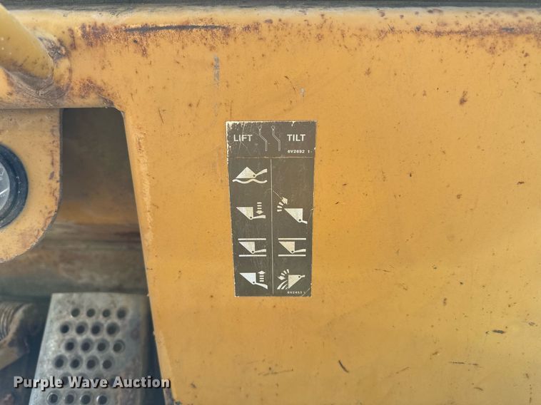 image for item DW2433 1981 Caterpillar 953 track loader