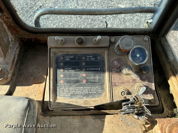 image for item DW2433 1981 Caterpillar 953 track loader