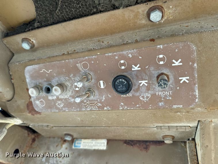 image for item DW2433 1981 Caterpillar 953 track loader