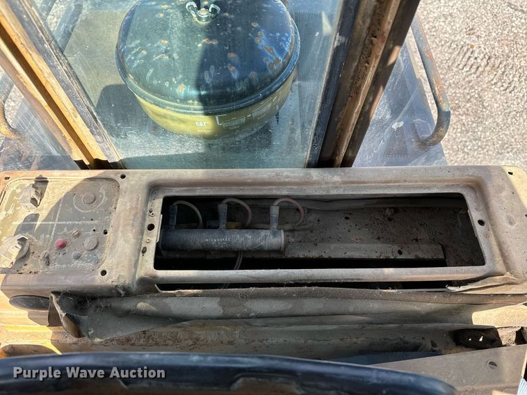 image for item DW2433 1981 Caterpillar 953 track loader