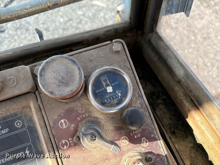 image for item DW2433 1981 Caterpillar 953 track loader