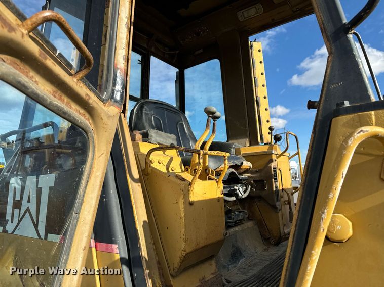 image for item DW2433 1981 Caterpillar 953 track loader