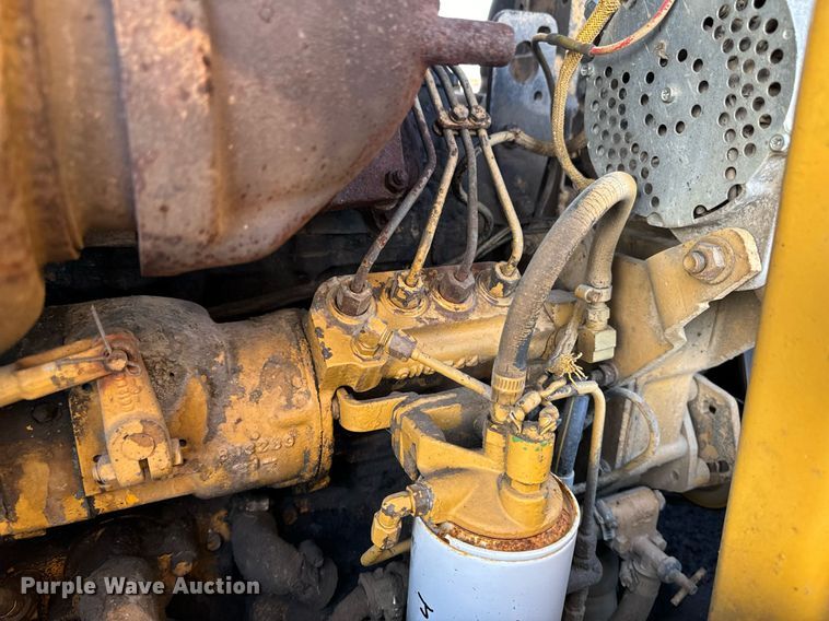 image for item DW2433 1981 Caterpillar 953 track loader