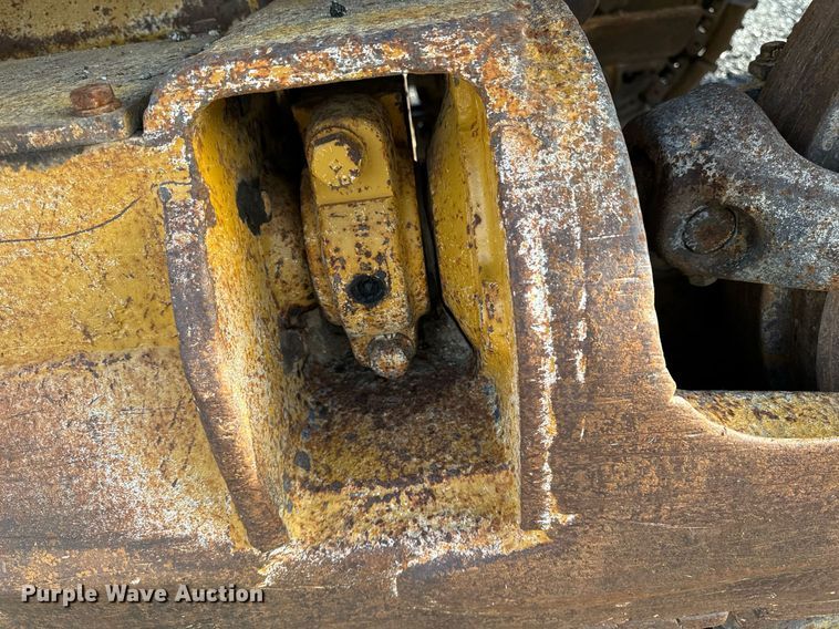 image for item DW2433 1981 Caterpillar 953 track loader