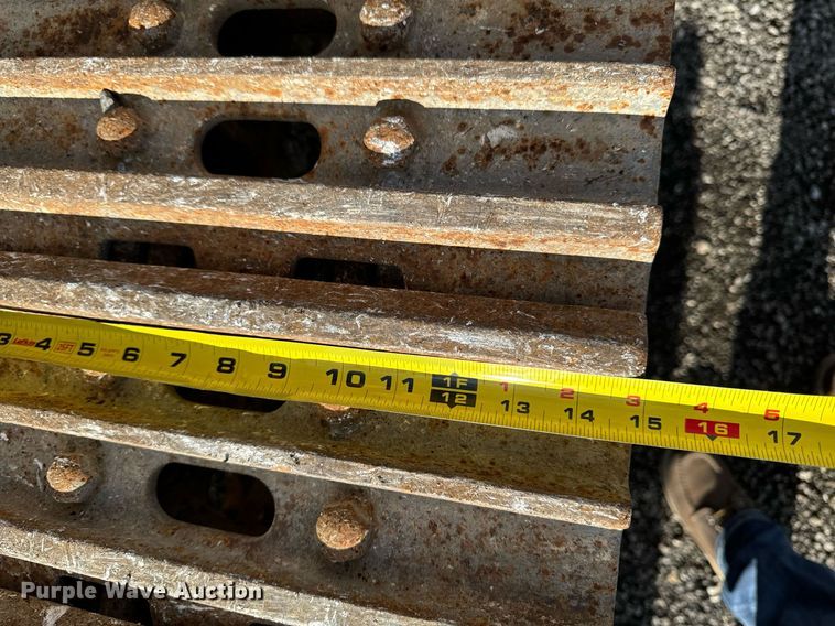 image for item DW2433 1981 Caterpillar 953 track loader