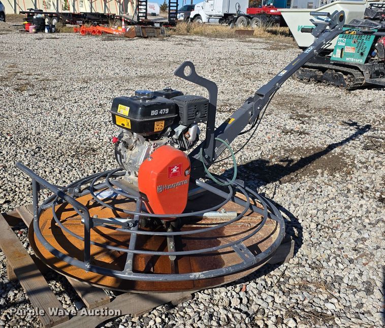 image for item DW3920 2019 Husqvarna BG479F power trowel