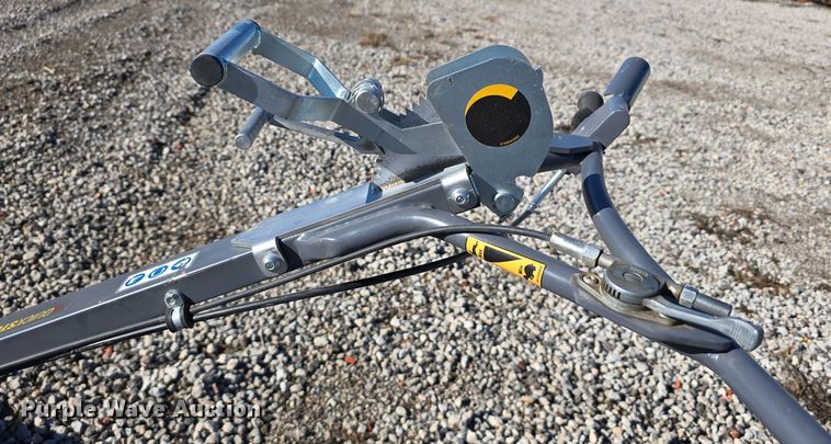 image for item DW3920 2019 Husqvarna BG479F power trowel