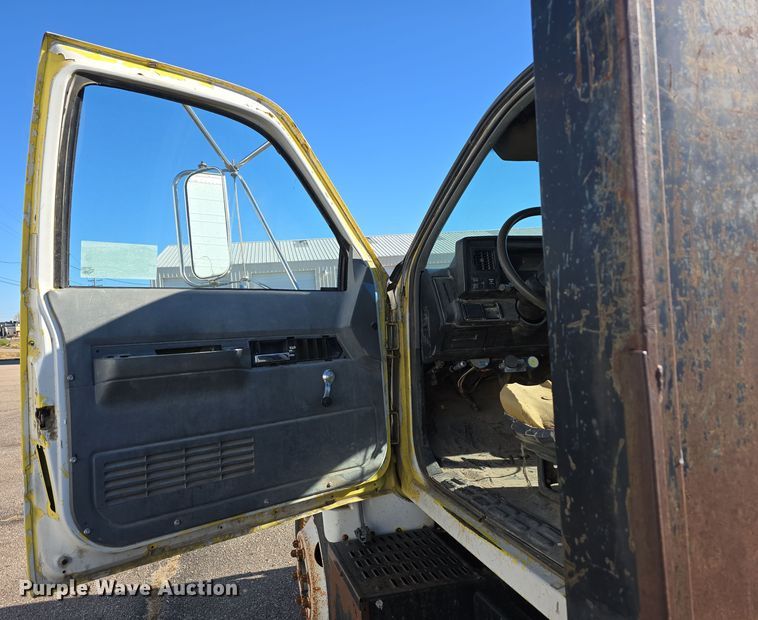 image for item DW3970 1991 GMC Topkick dump flatbed truck