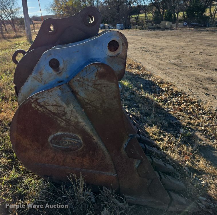 image for item DW3983 (2) excavator buckets