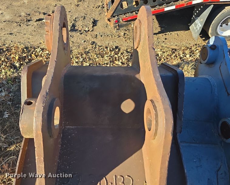 image for item DW3983 (2) excavator buckets