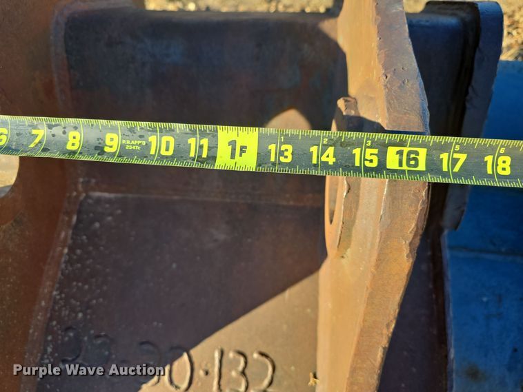 image for item DW3983 (2) excavator buckets