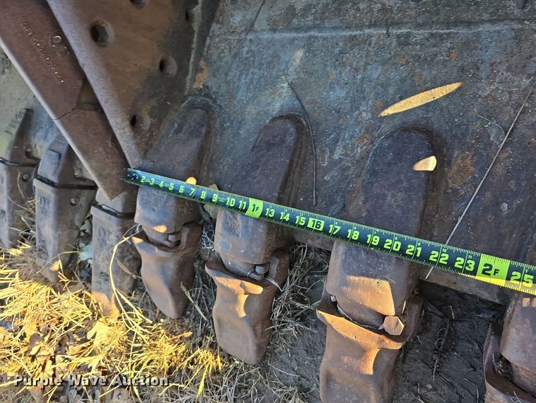 image for item DW3983 (2) excavator buckets