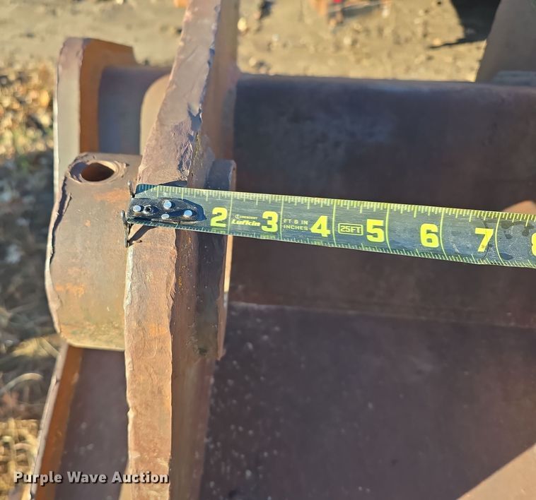 image for item DW3983 (2) excavator buckets