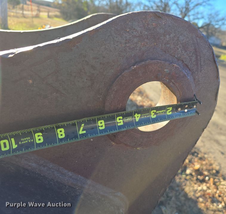 image for item DW3983 (2) excavator buckets