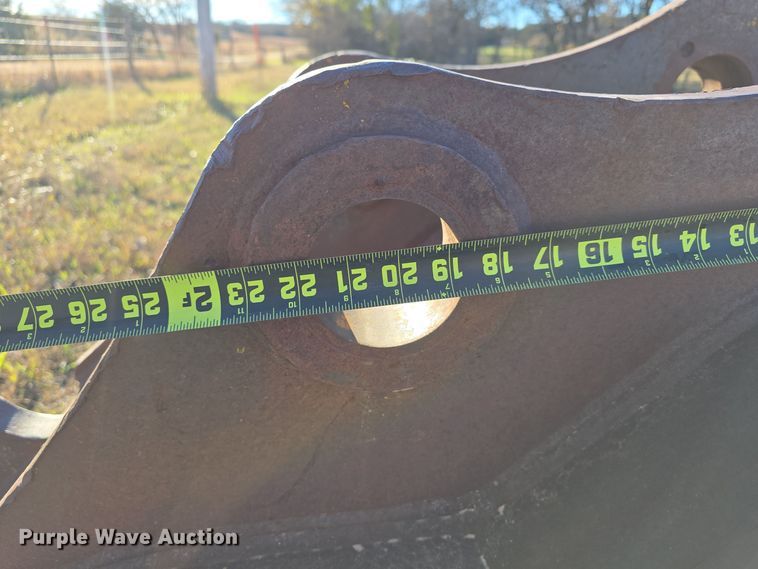 image for item DW3983 (2) excavator buckets