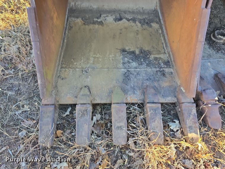 image for item DW3983 (2) excavator buckets