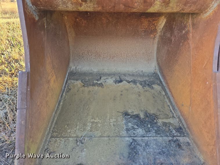 image for item DW3983 (2) excavator buckets