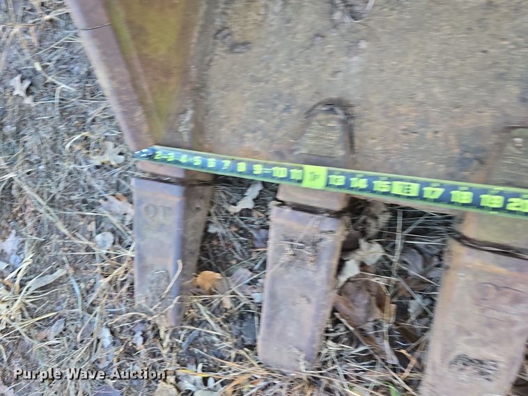 image for item DW3983 (2) excavator buckets