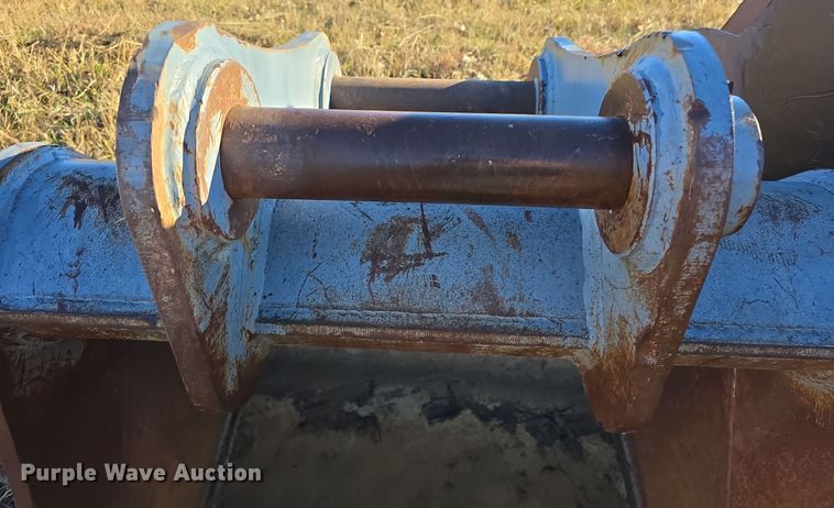 image for item DW3983 (2) excavator buckets