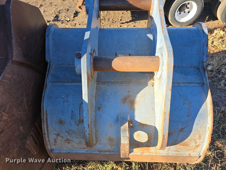 image for item DW3983 (2) excavator buckets