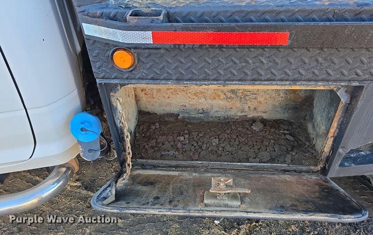 image for item DW3985 2011 Dodge Ram 4500HD flatbed truck