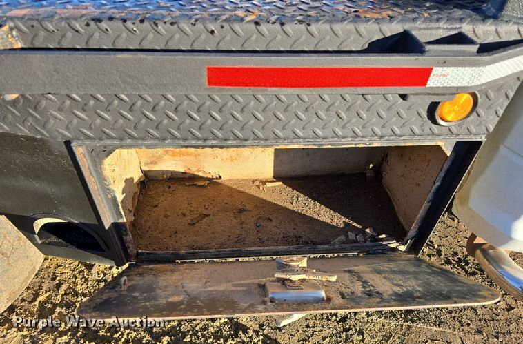 image for item DW3985 2011 Dodge Ram 4500HD flatbed truck