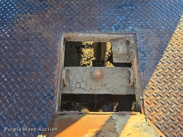 image for item DW3985 2011 Dodge Ram 4500HD flatbed truck