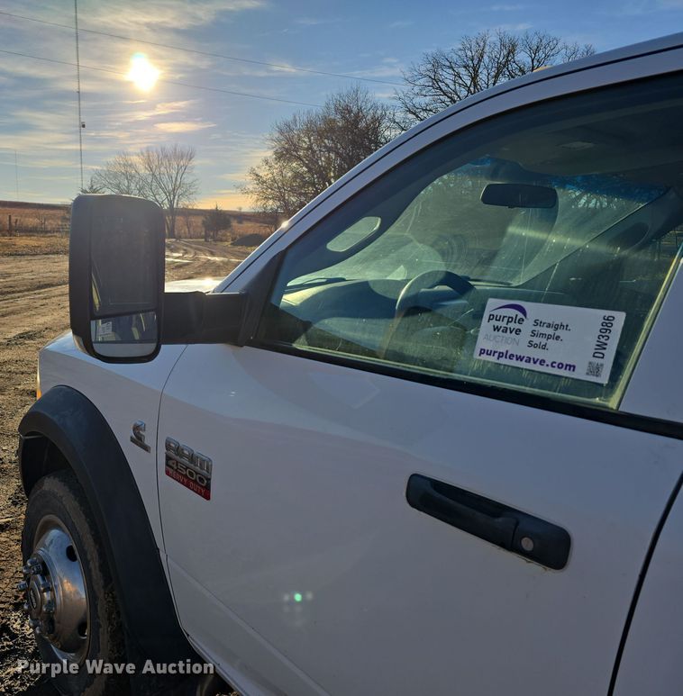 image for item DW3985 2011 Dodge Ram 4500HD flatbed truck