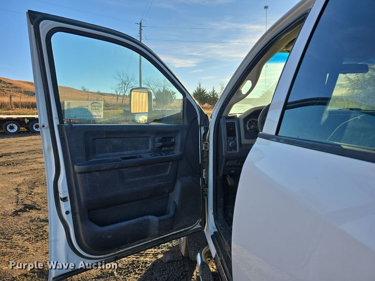 image for item DW3985 2011 Dodge Ram 4500HD flatbed truck