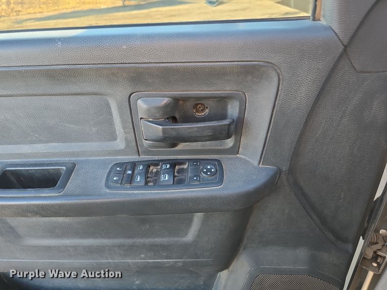 image for item DW3985 2011 Dodge Ram 4500HD flatbed truck