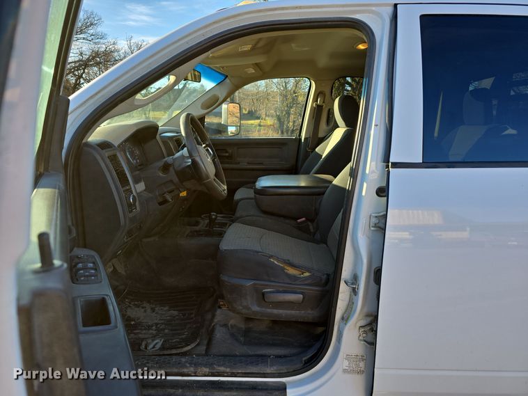 image for item DW3985 2011 Dodge Ram 4500HD flatbed truck