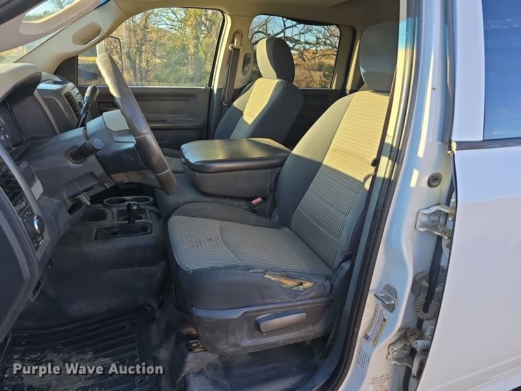 image for item DW3985 2011 Dodge Ram 4500HD flatbed truck