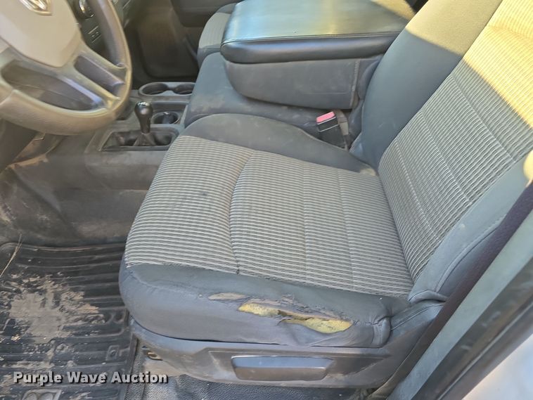 image for item DW3985 2011 Dodge Ram 4500HD flatbed truck