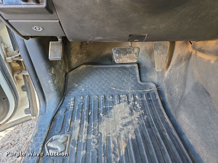 image for item DW3985 2011 Dodge Ram 4500HD flatbed truck