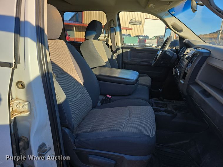 image for item DW3985 2011 Dodge Ram 4500HD flatbed truck