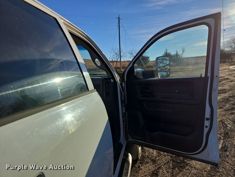 image for item DW3985 2011 Dodge Ram 4500HD flatbed truck