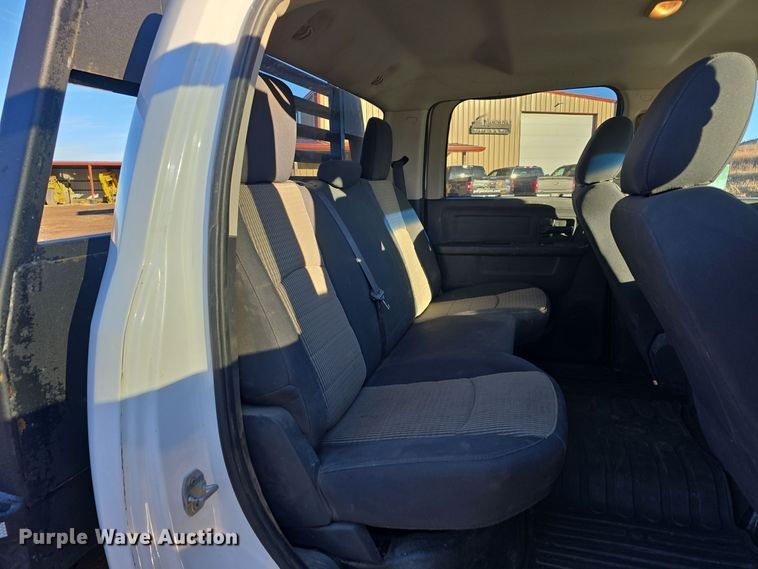 image for item DW3985 2011 Dodge Ram 4500HD flatbed truck