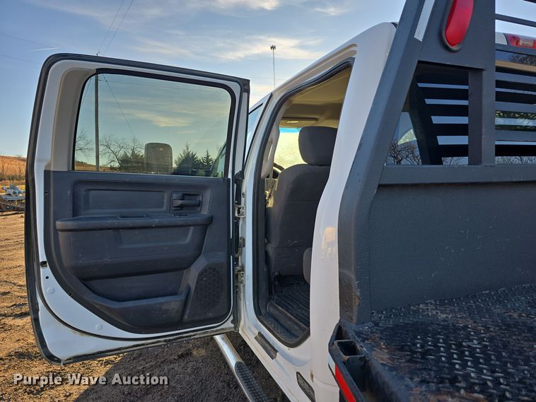 image for item DW3985 2011 Dodge Ram 4500HD flatbed truck