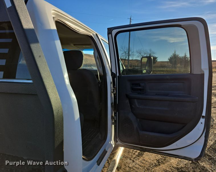 image for item DW3985 2011 Dodge Ram 4500HD flatbed truck