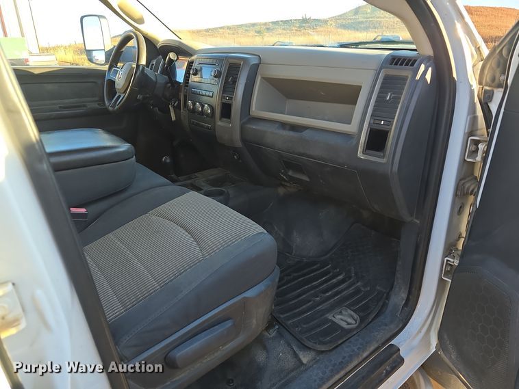 image for item DW3985 2011 Dodge Ram 4500HD flatbed truck