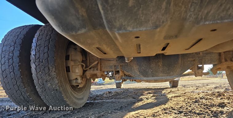 image for item DW3985 2011 Dodge Ram 4500HD flatbed truck