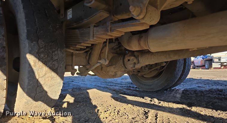 image for item DW3985 2011 Dodge Ram 4500HD flatbed truck