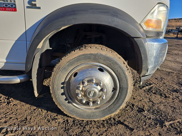 image for item DW3985 2011 Dodge Ram 4500HD flatbed truck