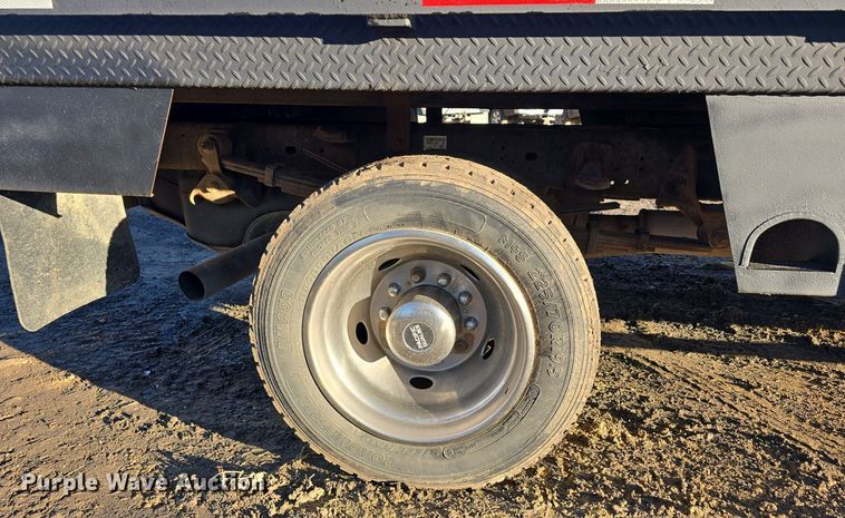 image for item DW3985 2011 Dodge Ram 4500HD flatbed truck