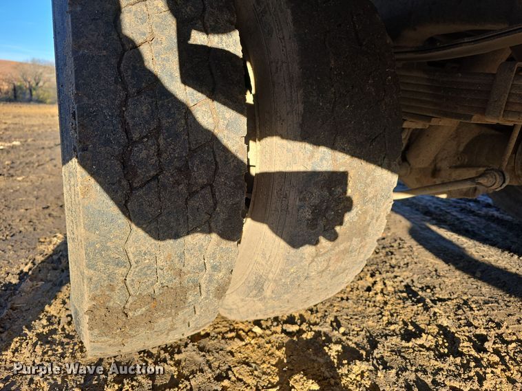 image for item DW3985 2011 Dodge Ram 4500HD flatbed truck