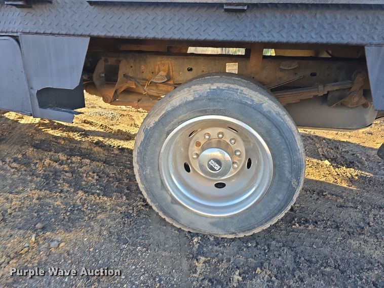 image for item DW3985 2011 Dodge Ram 4500HD flatbed truck