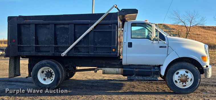 image for item DW3986 2005 Ford F750 Super Duty XLT dump truck