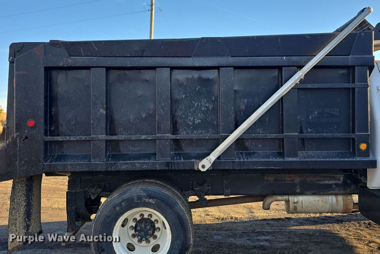 image for item DW3986 2005 Ford F750 Super Duty XLT dump truck